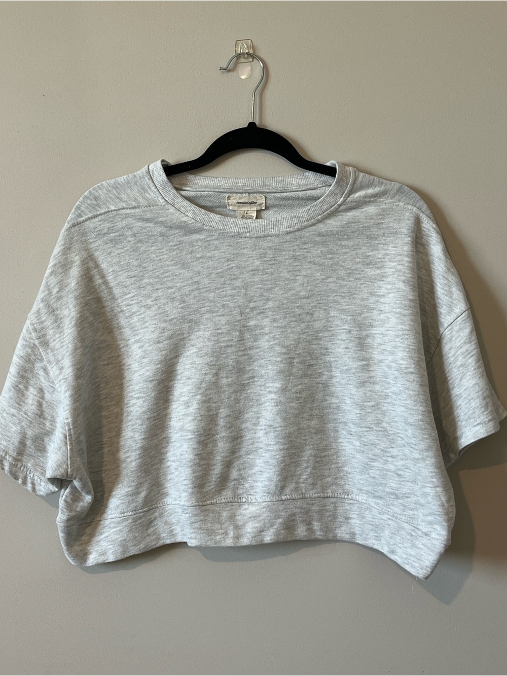 NWOT Manifest Offline Light Gray Cropped Sweatshirt